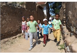 重走上學路，我們手拉手